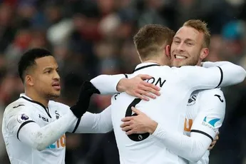 Buitenland: Van der Hoorn speelt gelijk tegen Lampard