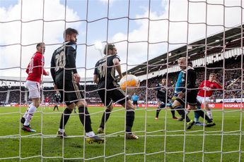 Kranten: 'Ajax faalt op de cruciale momenten'