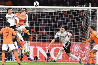 De Ligt over koppen: 'Kijk vooral naar Ramos en Ronaldo'