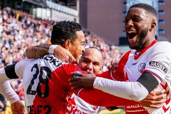 Bazoer kijkt met plezier naar Ajax én De Jong