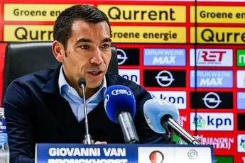 Van Bronckhorst complimenteus richting Ajax