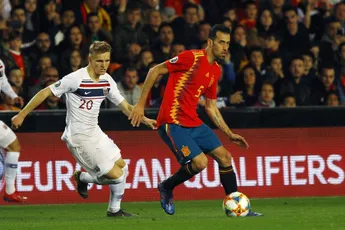 Busquets: 'De Jong een spectaculaire speler'