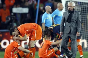 Van Marwijk: 'Proberen terug te keren in routine'