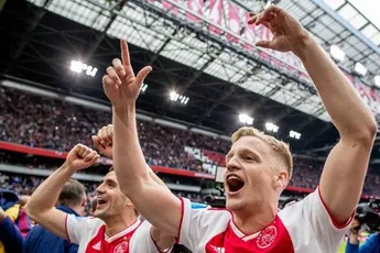 De Boer raadt Van de Beek extra jaar Ajax aan