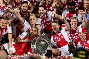 Ajax TV: Feest in de kleedkamer