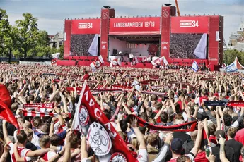 [Update] Ajax Vrouwen bijten het spits af