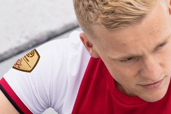 Koop nu jouw Ajax-shirt met gouden eredivisie badge!
