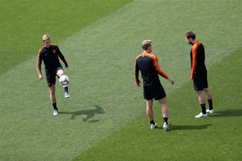 Ajacieden Oranje krijgen krappe voldoende