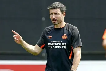 Van Bommel baalt van 'kunstgrasgoal' Promes