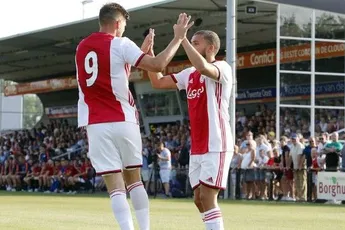 Jeugdig Ajax opent seizoen met dubbele cijfers
