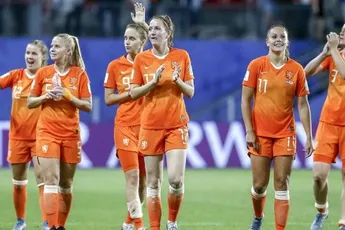 Oranje Vrouwen verslaan Italië en bereiken halve finale