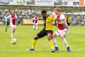 Ajax wint door late goal opnieuw een oefenpot