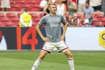Schuurs en Dolberg op Ajax-bank tegen Emmen