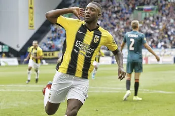 Bazoer: 'Denk meer aan rode kaart dan aan doelpunt'