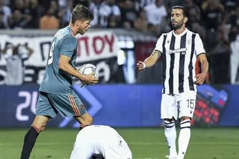 Ajax herpakt zich en speelt gelijk tegen PAOK