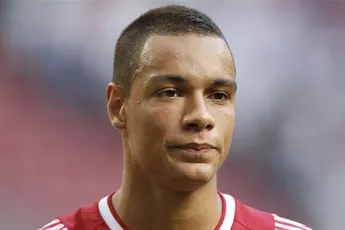 '31-jarige Van der Wiel beëindigt voetballoopbaan'