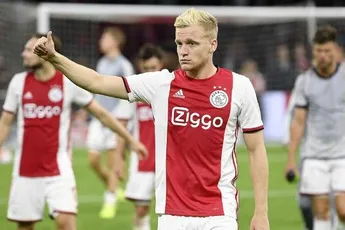Ten Hag sluit Van de Beek als controleur niet uit