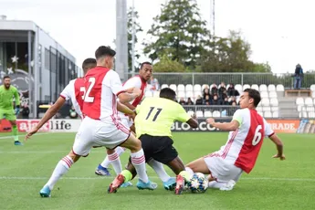 Ajax O19 geeft het goede voorbeeld met zege