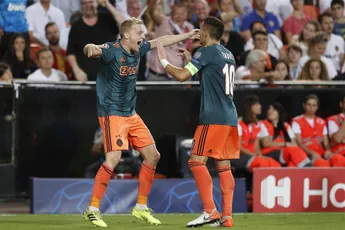 Van Basten genoot van derde goal van Ajax