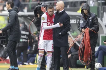 Ten Hag verklaart wissel: 'Ziyech heeft klachten'