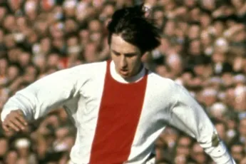 'Kneuterige buurtclubgevoel charme van Ajax'