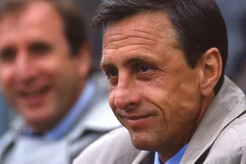 Voetbalwereld eert Johan Cruijff op sterfdag