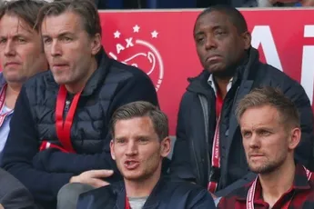 Oud-Ajacieden genoten van eerbetoon Cruijff