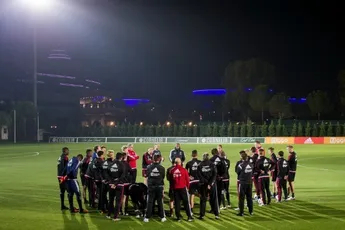 Ajax-selectie begeeft zich 'onder water'