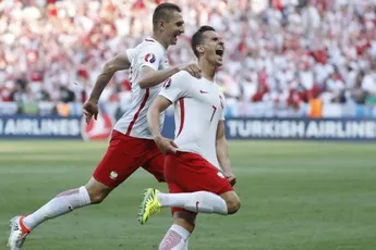 Goal: Milik schiet 1-0 beheerst binnen
