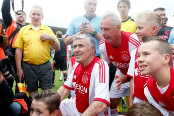 'Mister Ajax' blaast 78 kaarsjes uit