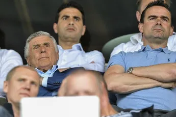 Swart: 'Ajax bezig met een rechtsbuiten'