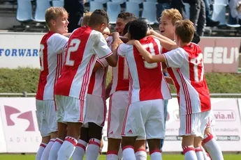Oranje O15 met 10 Ajacieden tegen Ierland