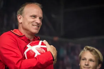 Bergkamp: 'Niet afgestapt van Plan Cruijff'