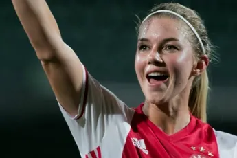 Video: Geweldig afscheid Anouk en Daphne