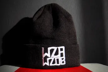 Klaar voor de kou met WZAWZDB-muts en zonnebril?