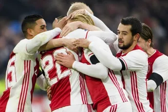 Scorende Dolberg helpt Ajax aan simpele zege