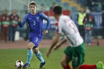 AD: 'Hoedt vervangt De Ligt in basis Oranje'