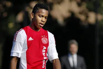 Ajax O17 geeft voorsprong in extremis weg