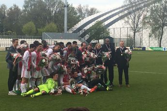 Ajax O17 kampioen na remise tegen Vitesse