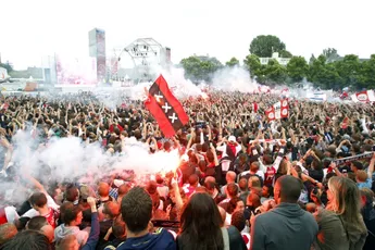 Het mooiste van de Entrada voor Ajax - Spurs