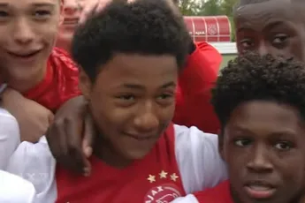 Ajax TV: Ajax O14 viert kampioenschap