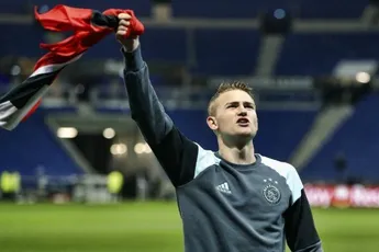Nagenieten: De Ligt schreeuwt Ajax-fans weer toe