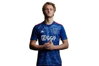 [Update] Ajax uitshirt nu te koop in fanshop