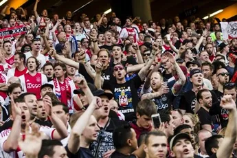 Aantal fans leveren bloemstuk af in Innsbruck