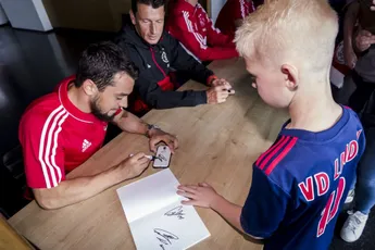 Ajax TV: Versoberde, maar drukke Open Dag