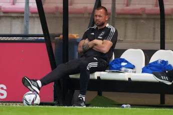 Heitinga ontvangt lof van Musampa: 'Hij is goed in de omgang met de spelers'