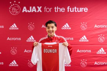 Bounida precies één jaar speler bij Ajax: 'Bij de O17 van Ajax ontwikkelt hij zich beter'