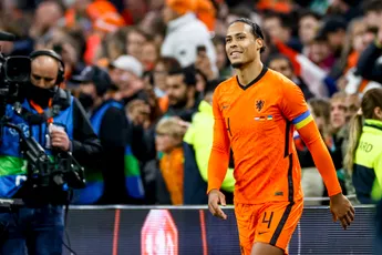 Van Dijk reageert op mogelijke gele kaart voor dragen OneLove-band: 'Nog niks over gehoord'