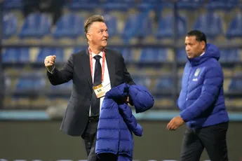 Van Gaal mag, mits vrij van klachten, vanaf donderdag alweer uit quarantaine