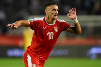 Tadić valt in na rust en draagt met twee assists bij aan interlandzege van Servië